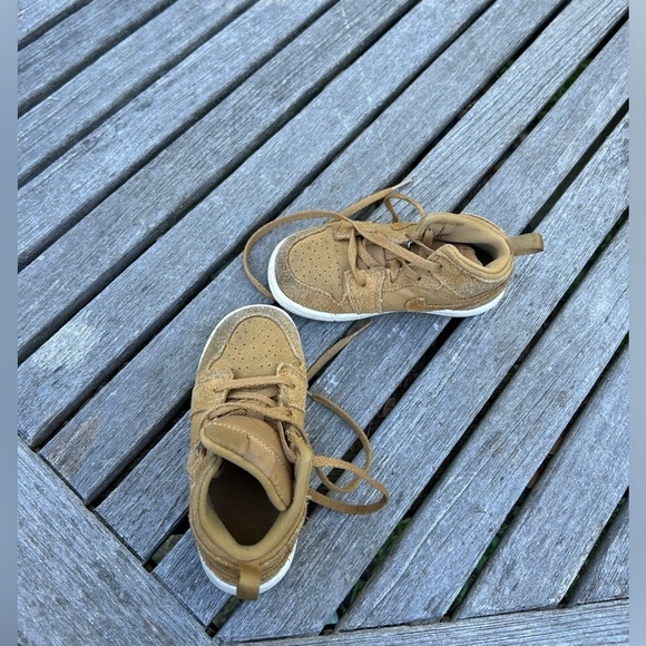 Jordan Retro 1 Mid BP Golden Harvest/Sail‎ Youth Size 8C - Picture 8 of 8